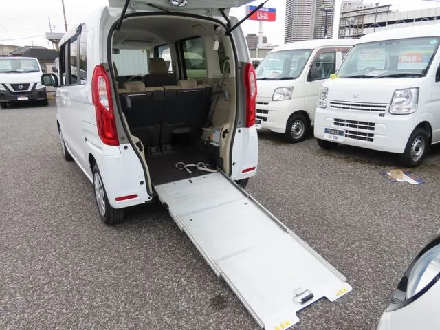 Ｎ　ＢＯＸ　４ＷＤ（ホンダ）の車両写真