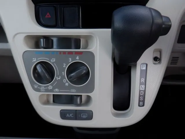 ムーヴ　４ＷＤ（ダイハツ）の車両写真