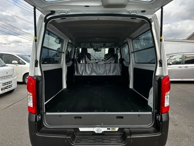 ＮＶ３５０キャラバン（ニッサン）の車両写真