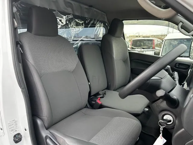 ＮＶ３５０キャラバン（ニッサン）の車両写真