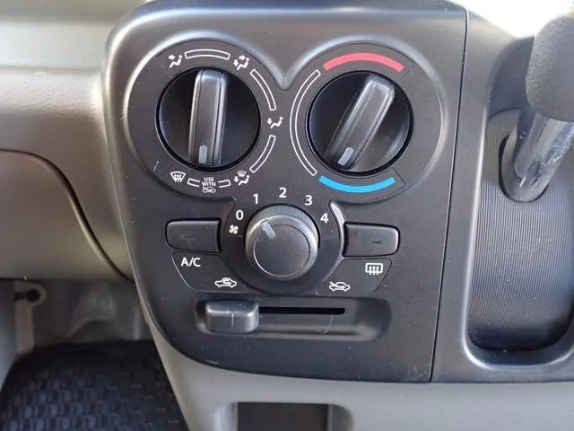 エブリイバン（スズキ）の車両写真