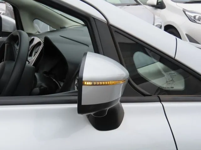 ノート(ニッサン)の車両写真