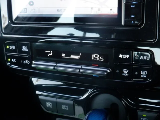 プリウス（トヨタ）の車両写真