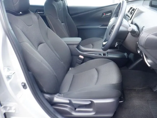 プリウス（トヨタ）の車両写真