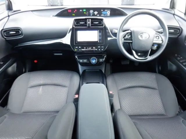 プリウス（トヨタ）の車両写真