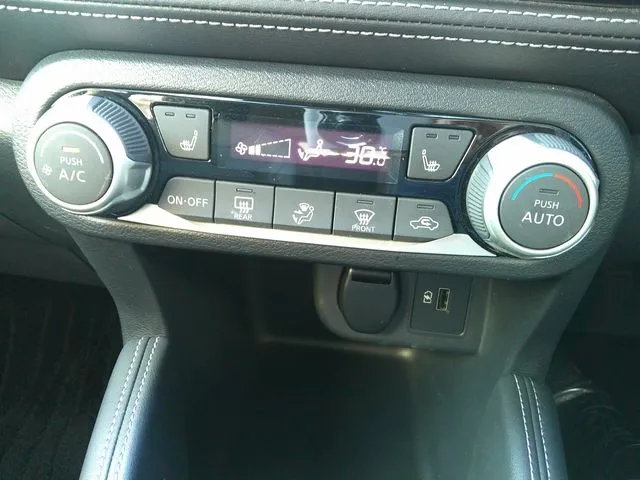 キックス（ニッサン）の車両写真