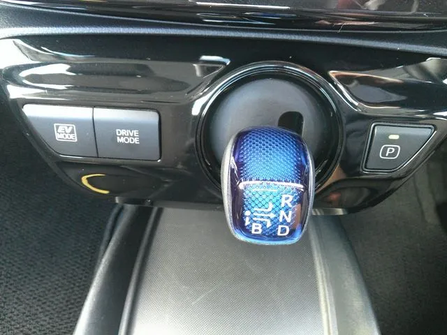 プリウス(トヨタ)の車両写真