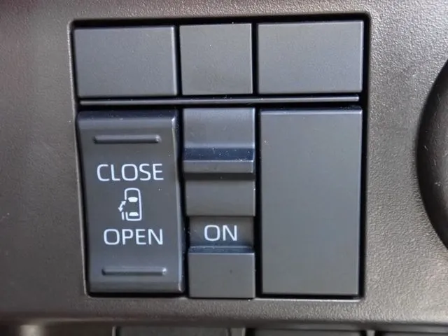 トール（ダイハツ）の車両写真