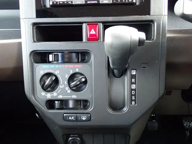 トール（ダイハツ）の車両写真