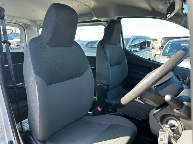 ＮＶ２００バネットバン（ニッサン）の車両写真