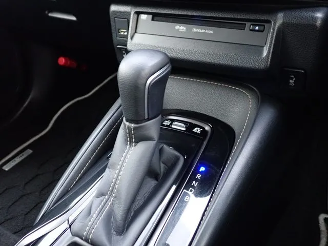 カローラ セダン ハイブリッド(トヨタ)の車両写真