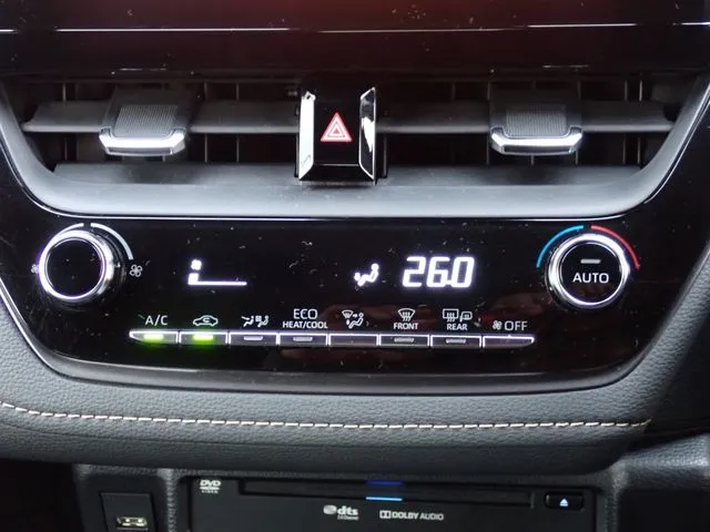 カローラ セダン ハイブリッド(トヨタ)の車両写真