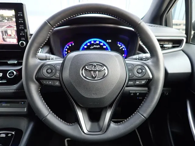 カローラ セダン ハイブリッド(トヨタ)の車両写真