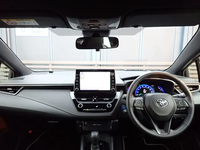 カローラ セダン ハイブリッド(トヨタ)の車両写真