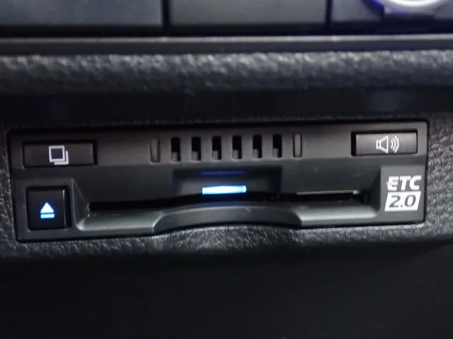 カローラ セダン ハイブリッド(トヨタ)の車両写真