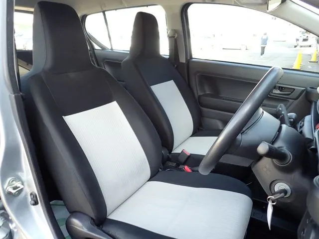 ミラ イース(ダイハツ)の車両写真