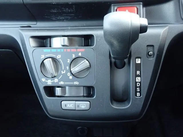 ミラ イース(ダイハツ)の車両写真