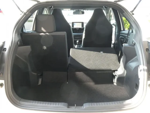 ヤリス　ハイブリッド（トヨタ）の車両写真