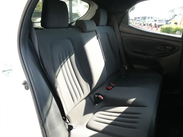 ヤリス　ハイブリッド（トヨタ）の車両写真