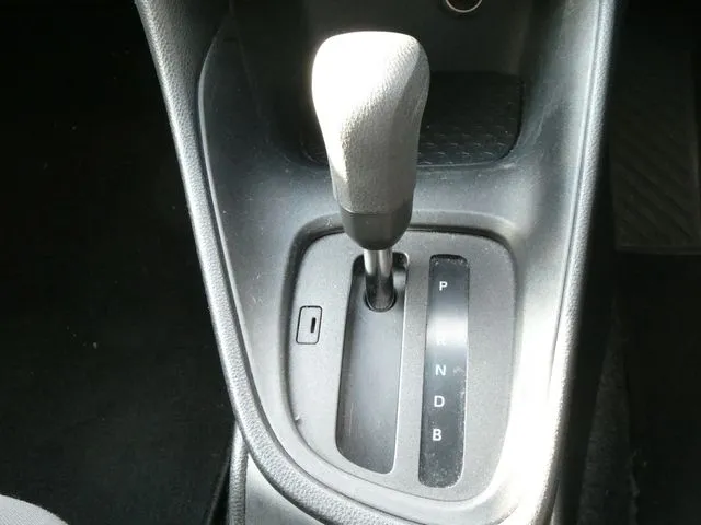 ヤリス　ハイブリッド（トヨタ）の車両写真