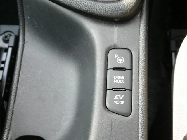 ヤリス　ハイブリッド（トヨタ）の車両写真