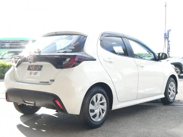 ヤリス　ハイブリッド（トヨタ）の車両写真