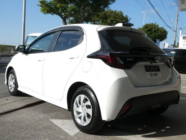 ヤリス　ハイブリッド（トヨタ）の車両写真