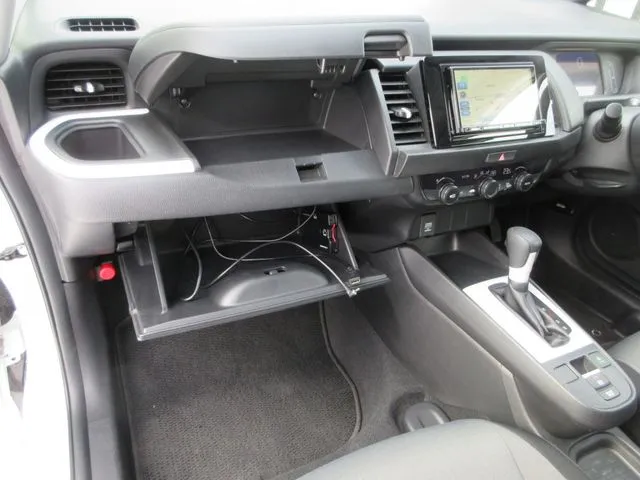 フィット e:HEV 4WD(ホンダ)の車両写真