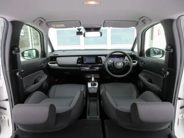 フィット e:HEV 4WD(ホンダ)の車両写真