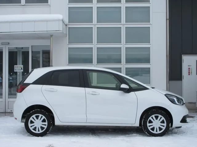 フィット e:HEV 4WD(ホンダ)の車両写真