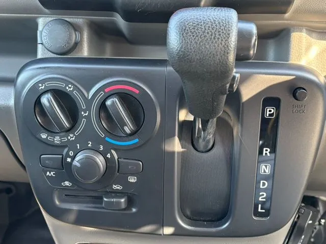 エブリイバン（スズキ）の車両写真