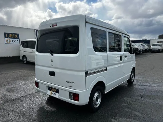 エブリイバン（スズキ）の車両写真