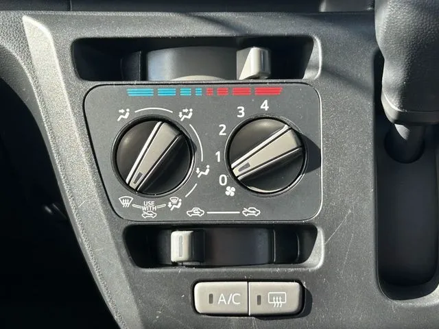 ミラ イース(ダイハツ)の車両写真