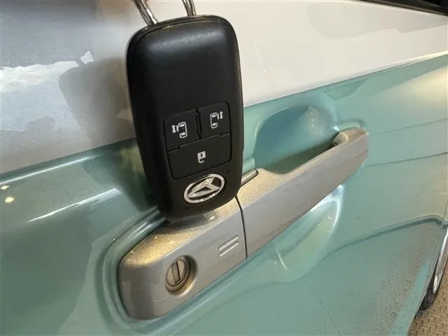 ムーヴ キャンバス(ダイハツ)の車両写真