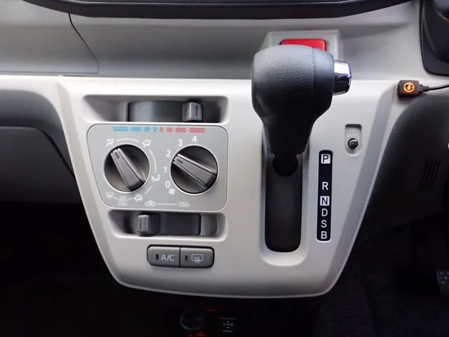 ミラ イース(ダイハツ)の車両写真