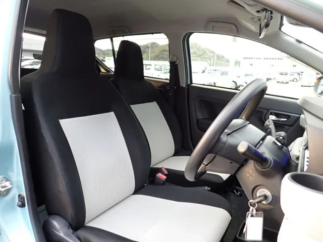 ミラ イース(ダイハツ)の車両写真