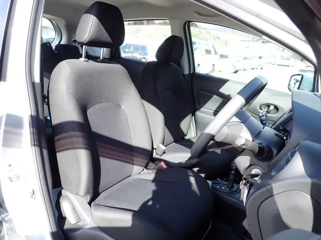 ノート(ニッサン)の車両写真