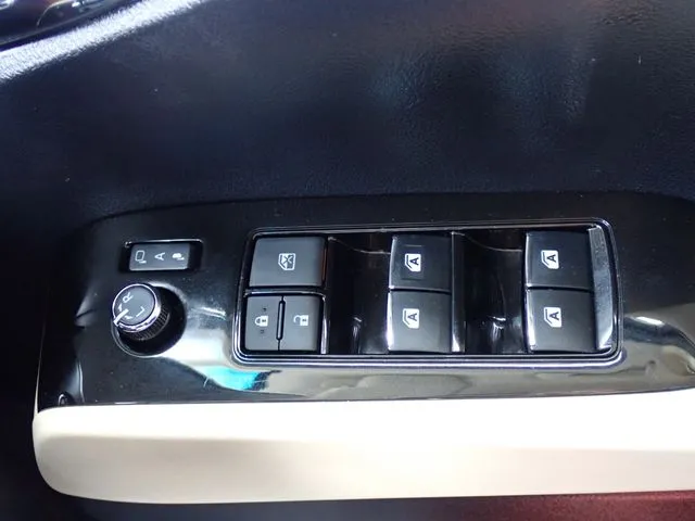 アルファード(トヨタ)の車両写真