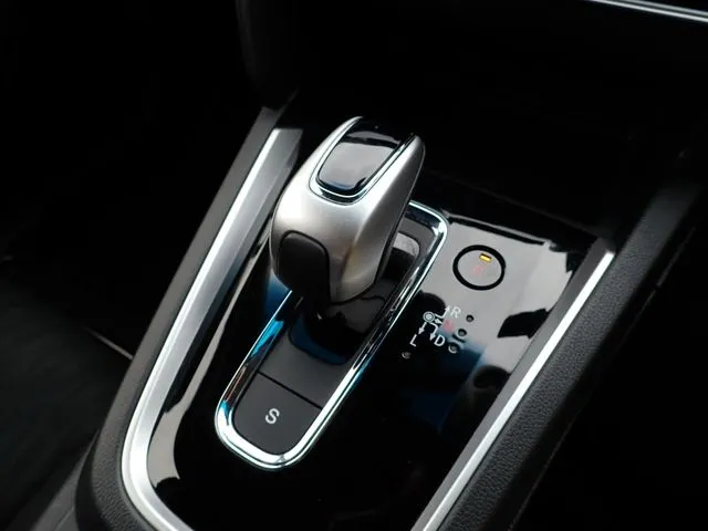 シャトル　ハイブリッド（ホンダ）の車両写真