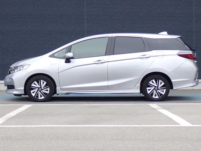 シャトル　ハイブリッド（ホンダ）の車両写真