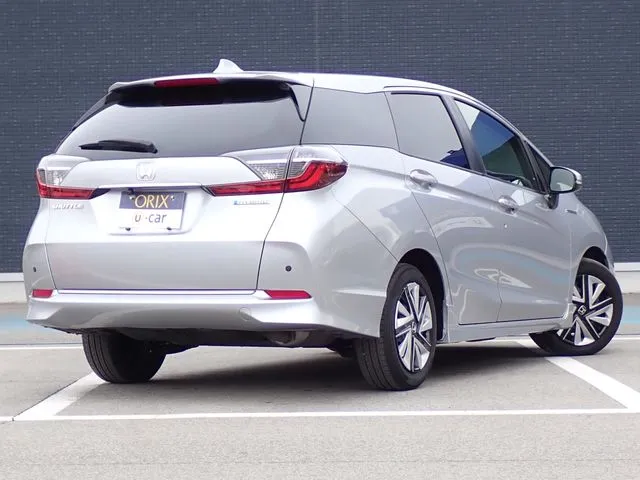 シャトル　ハイブリッド（ホンダ）の車両写真