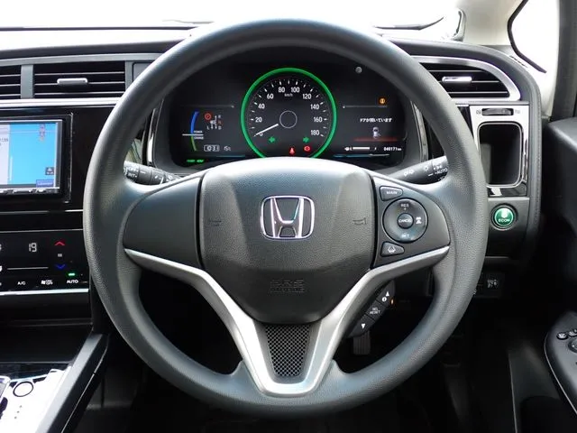 シャトル　ハイブリッド（ホンダ）の車両写真