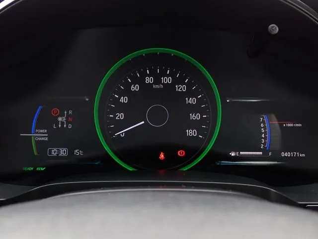 シャトル　ハイブリッド（ホンダ）の車両写真