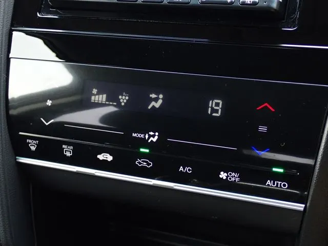 シャトル　ハイブリッド（ホンダ）の車両写真