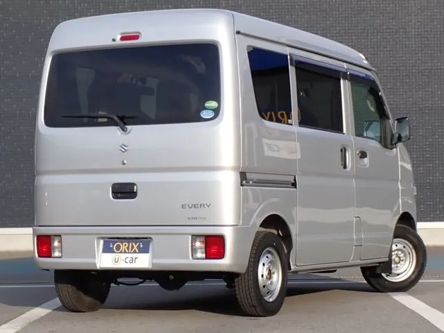 エブリイバン（スズキ）の車両写真