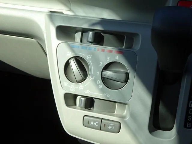 ミラ　イース（ダイハツ）の車両写真