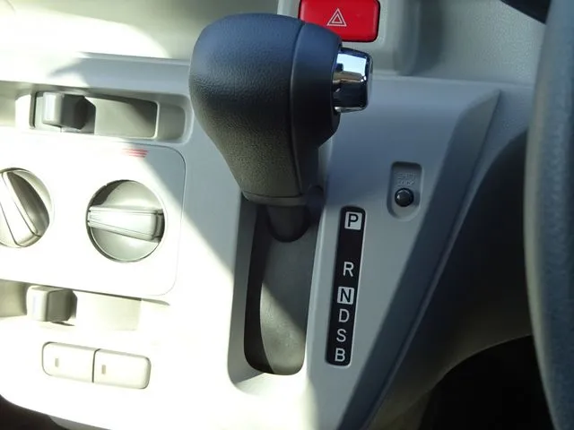 ミラ　イース（ダイハツ）の車両写真