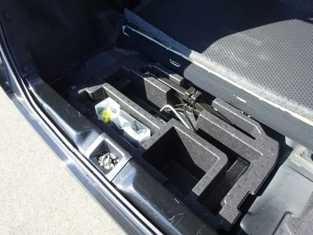 ミラ　イース（ダイハツ）の車両写真