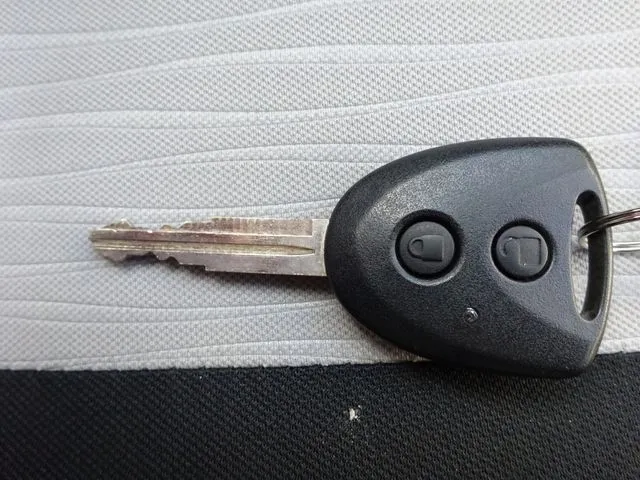 ミラ　イース（ダイハツ）の車両写真