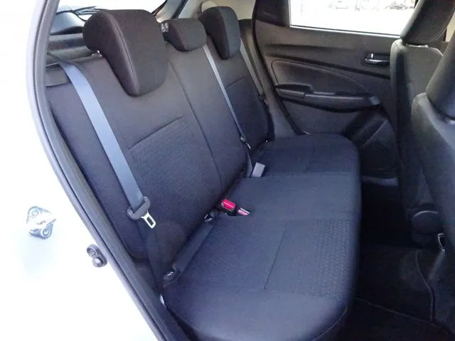 スズキ　スイフト